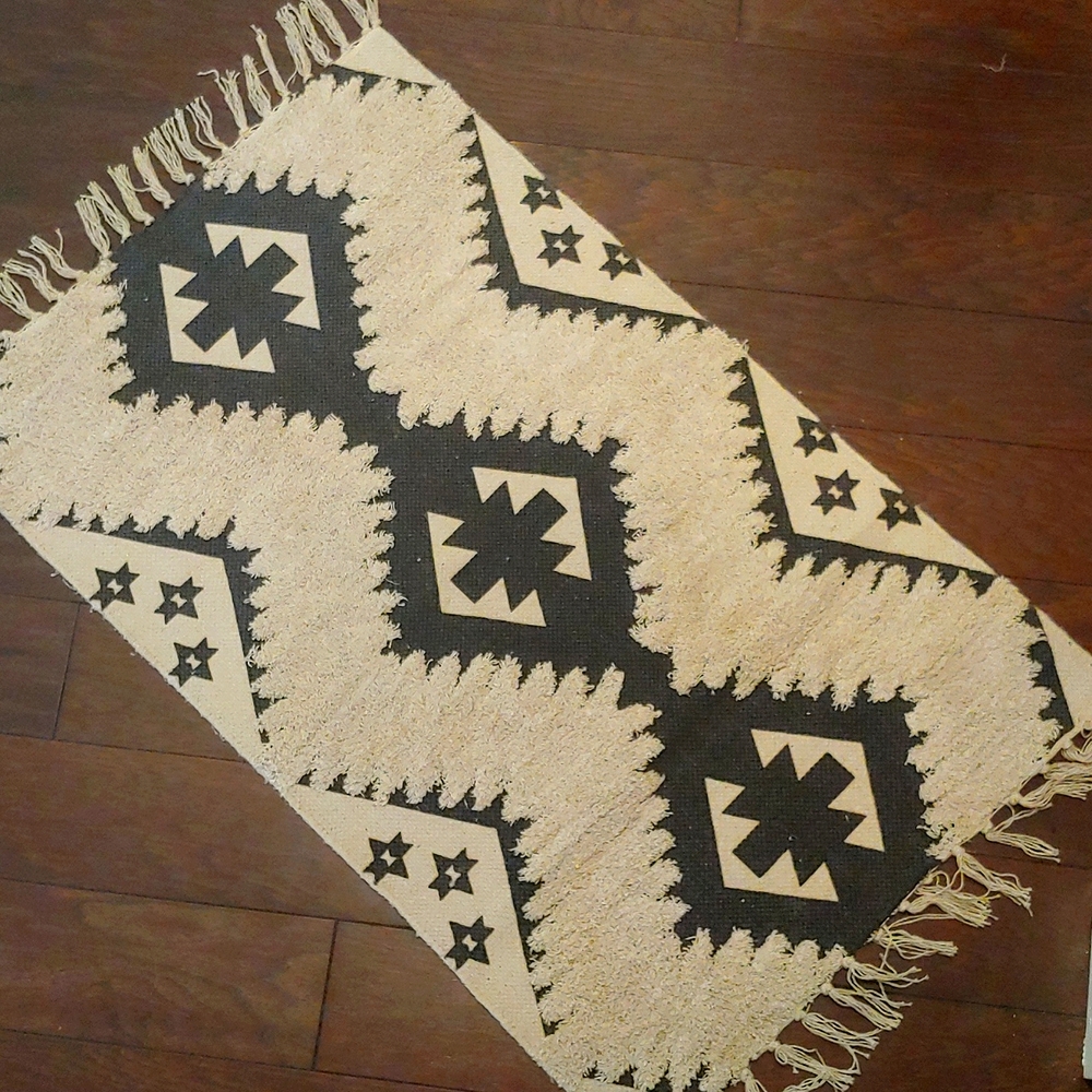 Area rug 37" x 23"